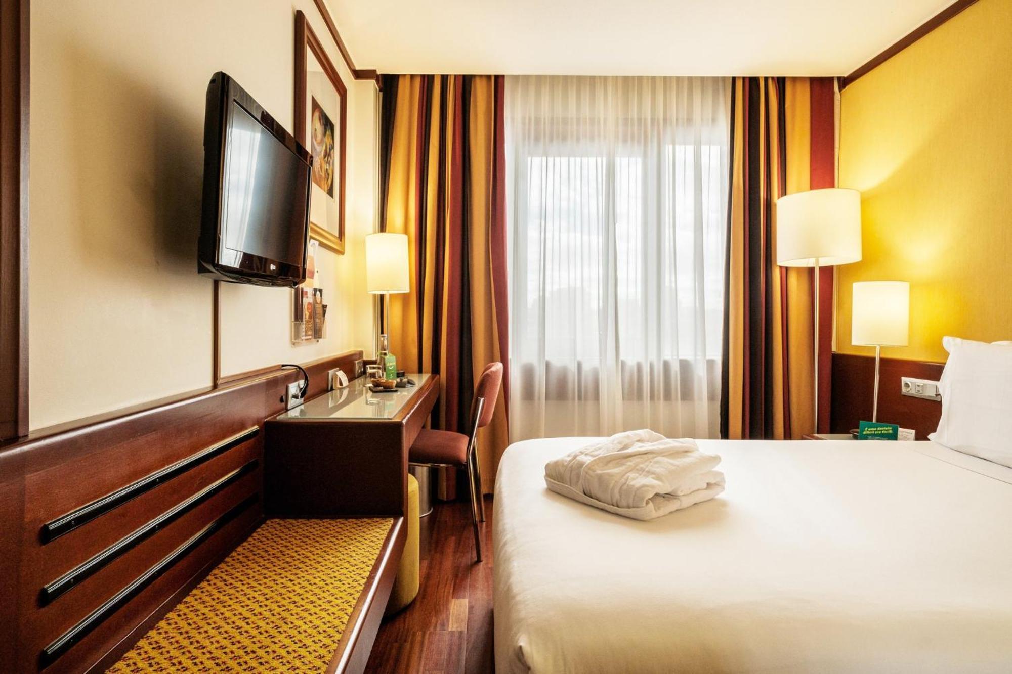Lisbon-continental By Ihg Hotel 4*