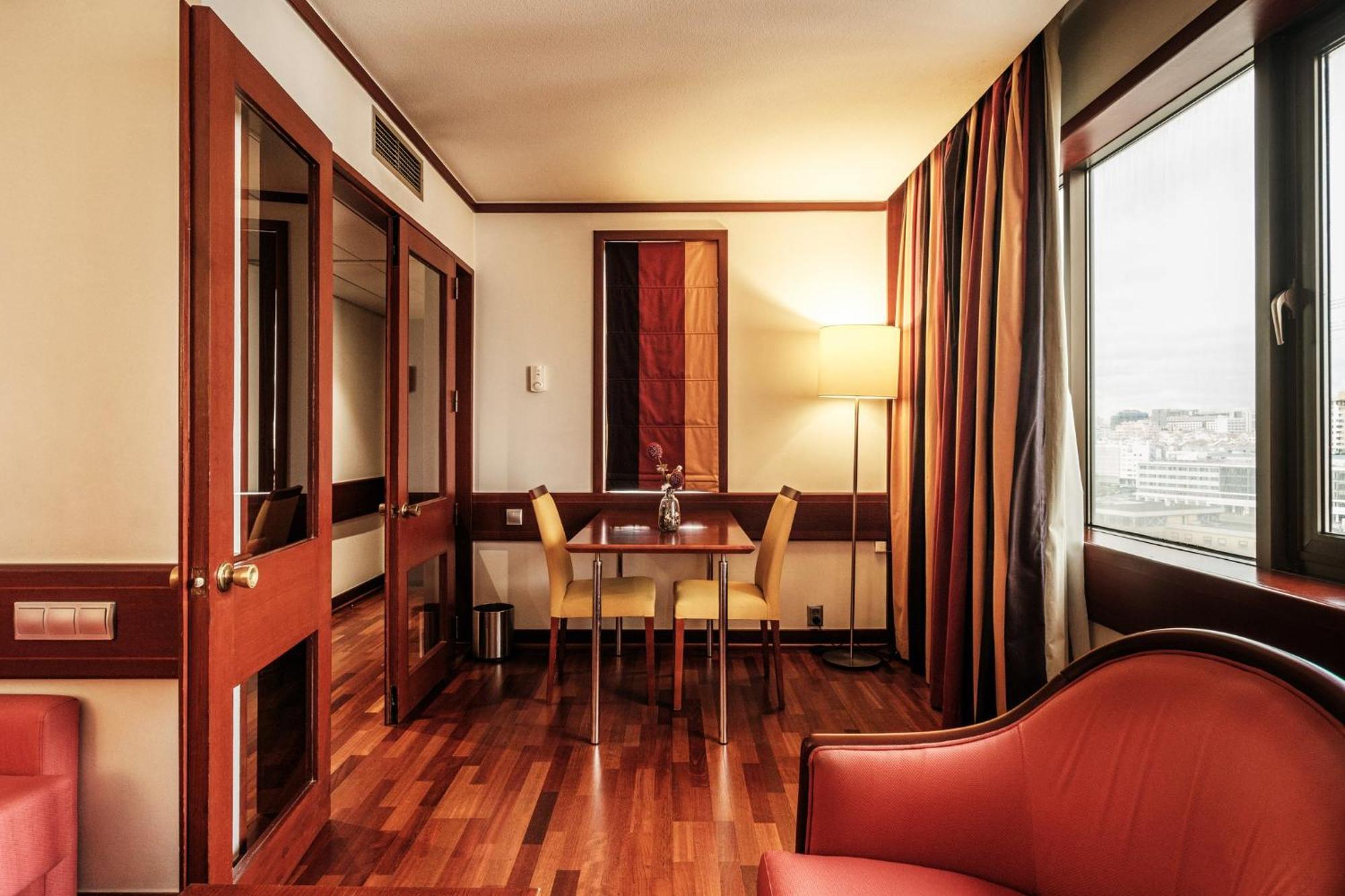 Lisbon-continental By Ihg Hotel 4*