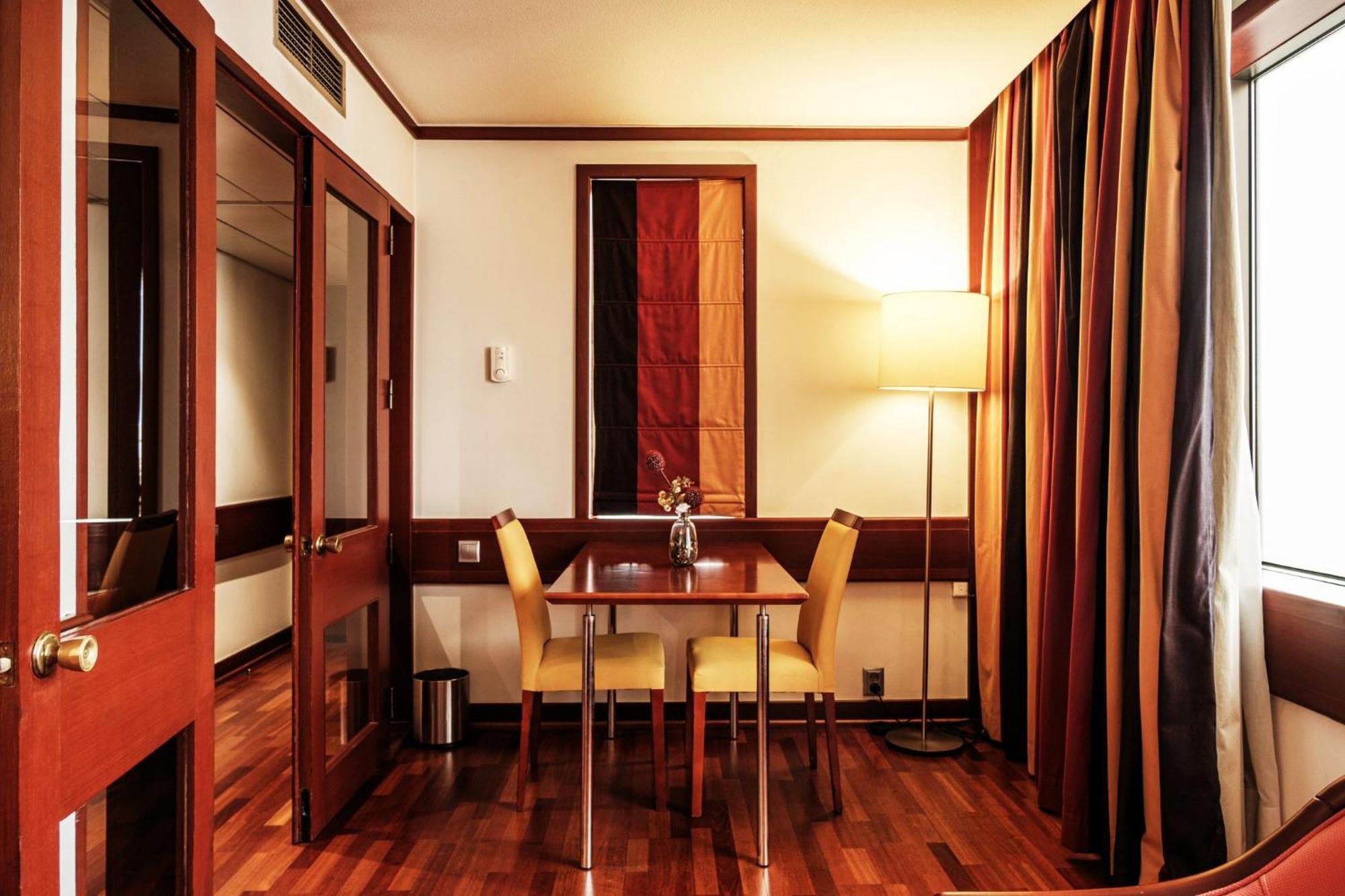 Lisbon-continental By Ihg Hotel 4*
