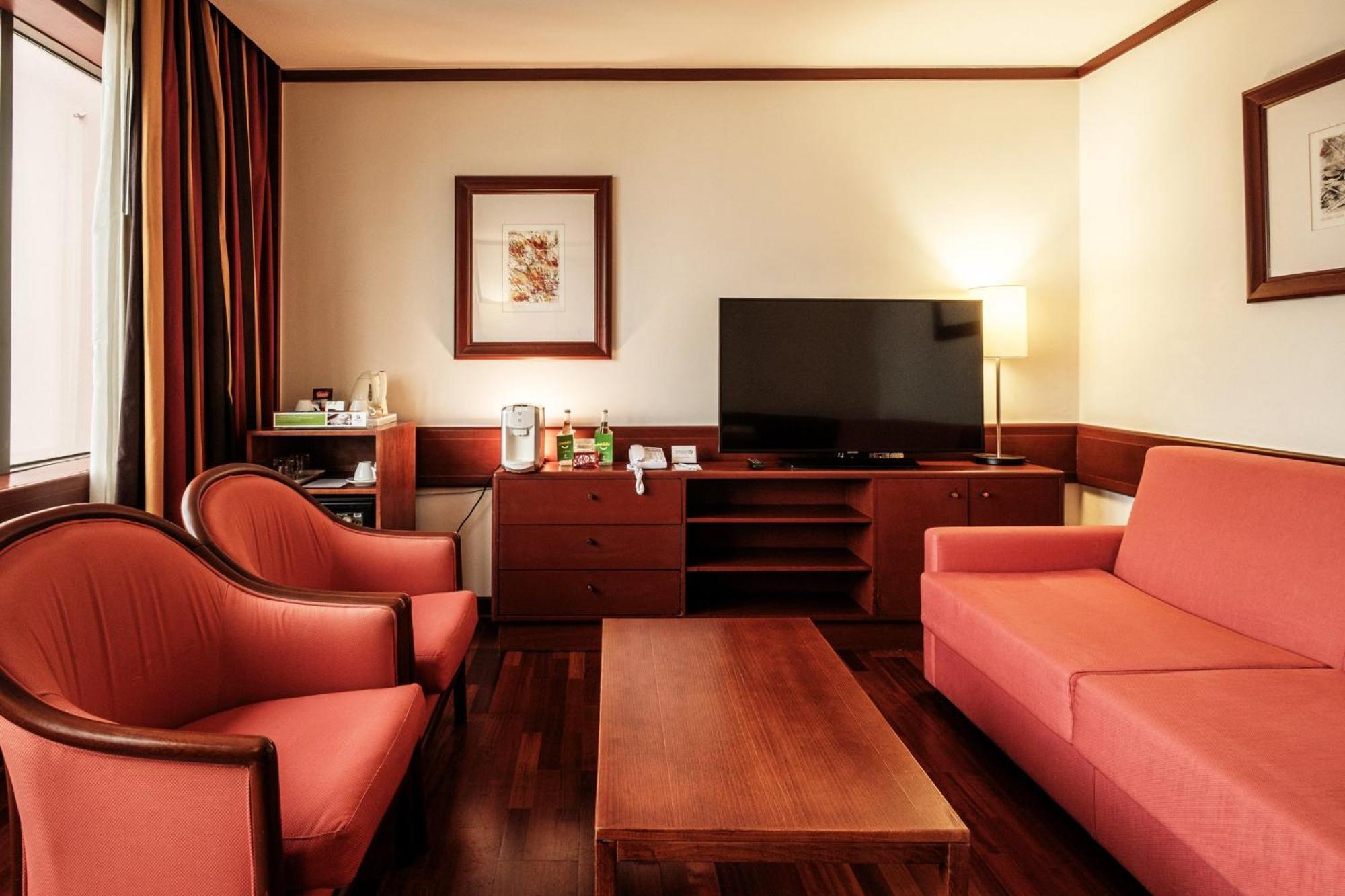 Hotel Lisbon-continental By Ihg 4*