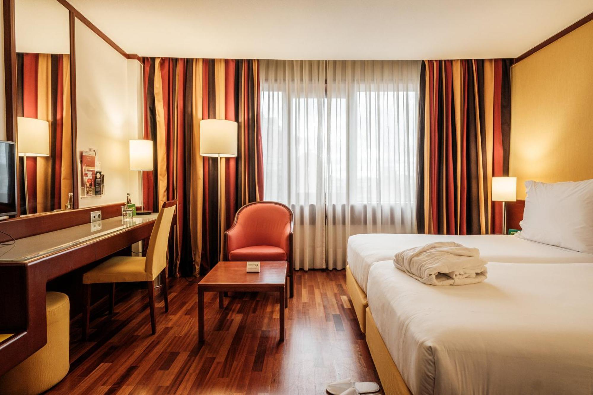 Lisbon-continental By Ihg Hotel 4*