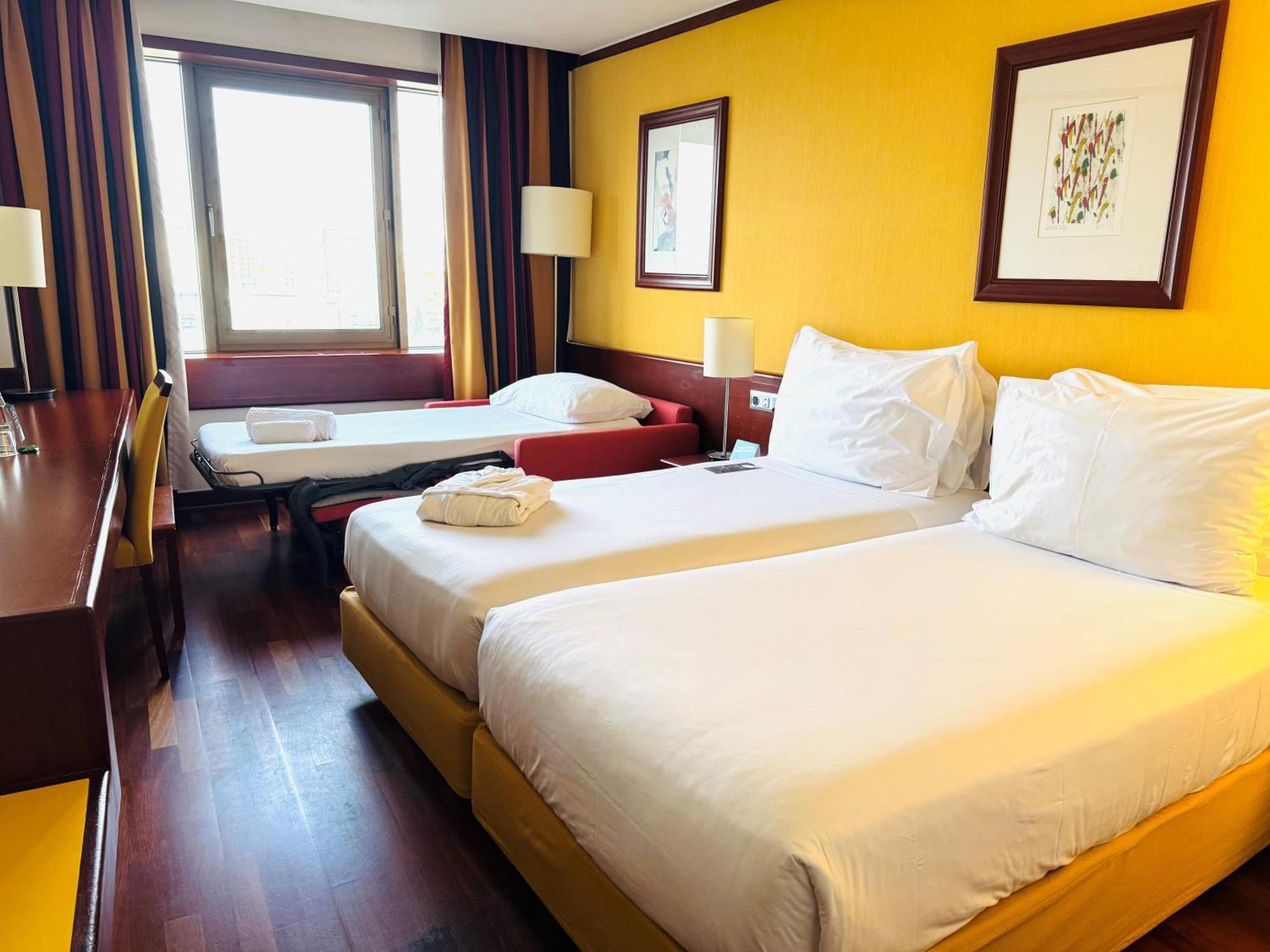Lisbon-continental By Ihg Hotel 4*